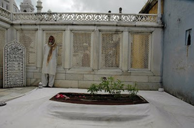 https://theindianmuslim.files.wordpress.com/2015/06/062315_0738_aurangzebal39.jpg?w=400